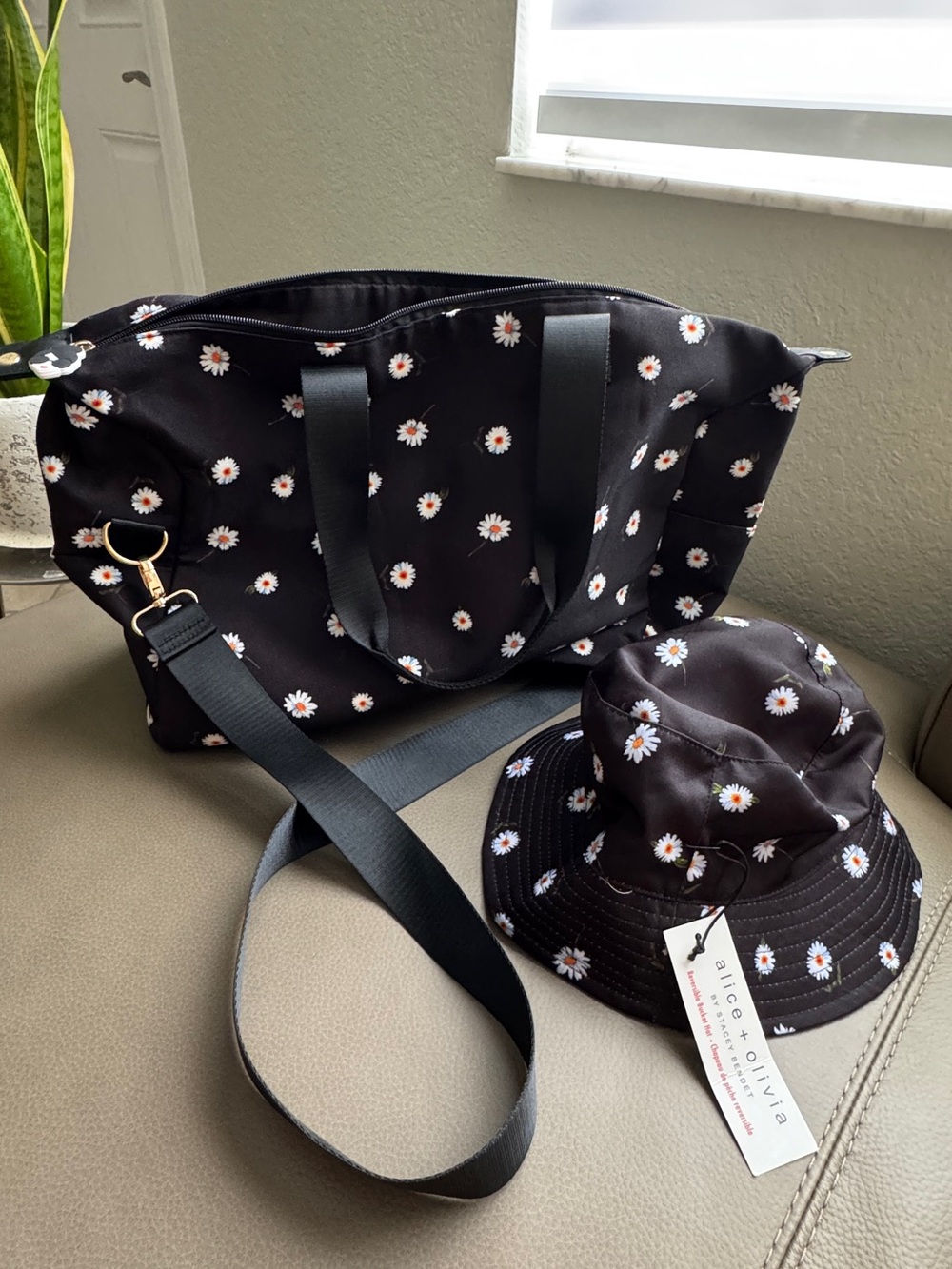 Alice + Olivia Black Daisy Print Tote and Matching Bucket Hat
